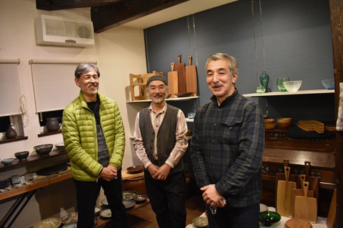 工芸作家の3人展 陶芸、ガラス、木工作品(2022-11-24)