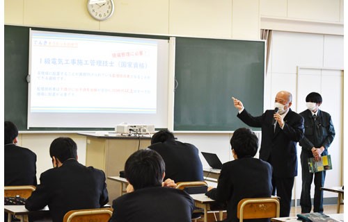 進路に向け心構え学ぶ 工業高1年生、企業社長と先輩講師に(2022-12-01)