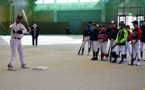 元プロ野球選手副島さん技術指導 小学生が基礎学ぶ(2022-11-24)
