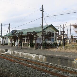 茶内駅と元糸魚沢駅＋浜中町営軌道の保存DL_1(2022-11-21)