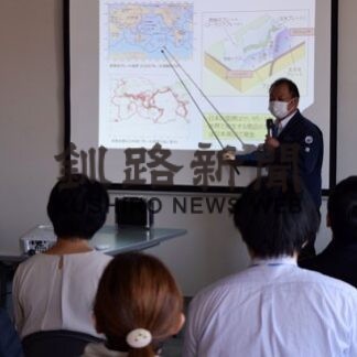 合同庁舎で避難訓練　津波への備え確認_1(2022-11-08)