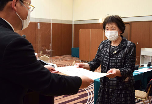 ベイロータリークに華道具寄贈で感謝状(2022-11-11)