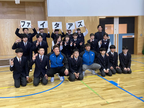 吉田、井口投手来町、学校や道の駅で交流 日ハム白糠町応援大使(2022-11-27)