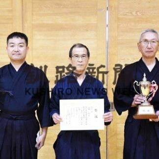 釧路Ａ（市町村対抗）、釧北陽（高校男子）連覇　剣道・東北海道市町村対抗大会_2(2022-11-08)