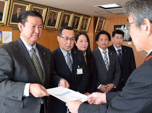 支所、分室存続 医療費無償化を 市民連合議員団が政策要望(2022-12-22)