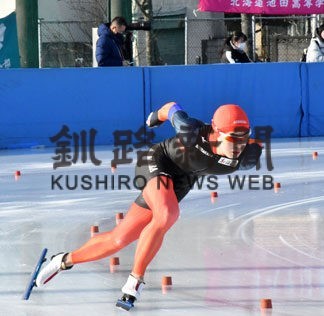 引地（駒大苫小牧―別海中央）１万㍍２位　スピード全道高校_1(2022-12-18)
