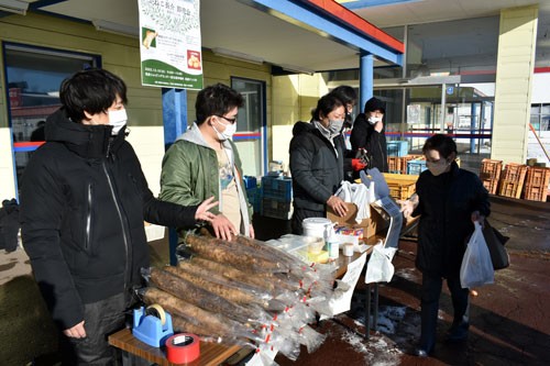 野菜即売会で高齢者支援(2022-12-19)