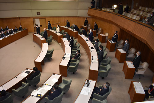 支所 来年3月末廃止 市長への問責決議案否決(2022-12-17)