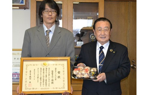 上尾幌のシイタケ「極茸」 全道品評会で最高賞(2022-12-21)