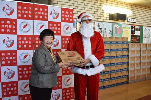 釧路の福祉施設へ清涼飲料水など寄贈 コカ・コーラボトリング(2022-12-14)