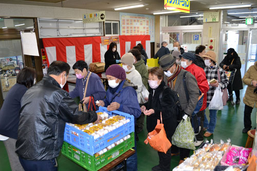 あすまで駅西都SALE 釧路和商市場、富くじ抽選会開催中(2022-12-17)
