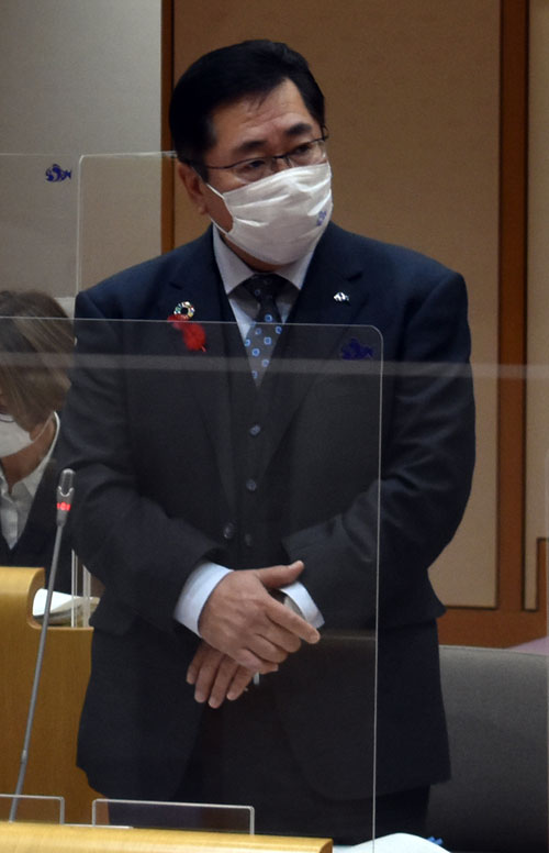 湊屋羅臼町長3選出馬表明 「産業の構造改革道半ば」(2022-12-10)