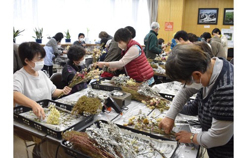 壁飾り、ドライフラワーで 花くらぶが講習会(2022-12-06)