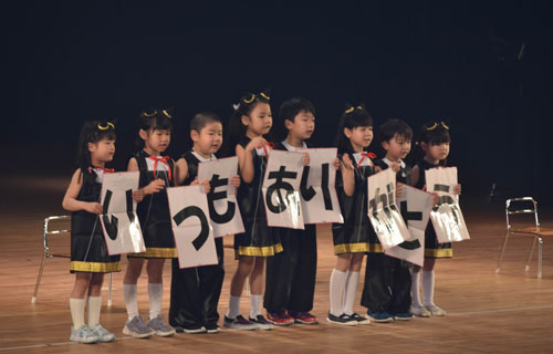 歌や遊戯、元気いっぱい 根室つくし幼稚園で発表会(2022-12-18)