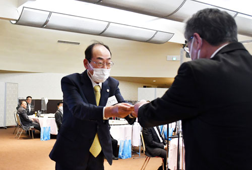 赤い羽根に10万円 釧路サントリーク(2022-12-11)