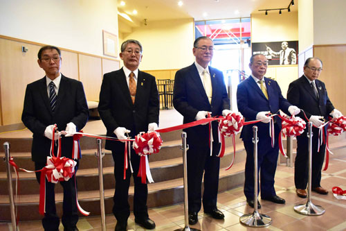 飯田氏資料展示室オープン 根室出身の作曲家、直筆楽譜など141点(2022-12-14)