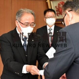 防災に役立てて　市に５０万円寄付　道郵便局長協会(2022-12-16)
