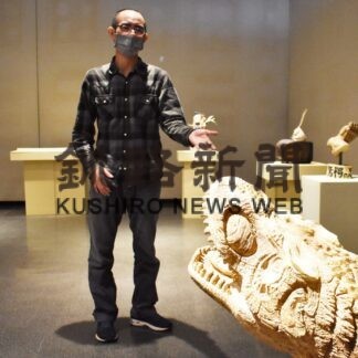 阿寒湖の森の間伐材でアート展(2022-12-15)