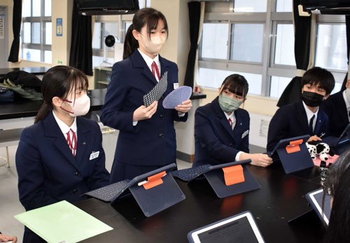 SDGsでまち活性化 道教大附属教育学校9年生がプラン発表(2022-12-19)