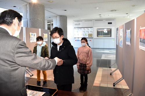 阿部君会長賞受賞 釧路ユネスコ協会絵画展(2022-12-19)