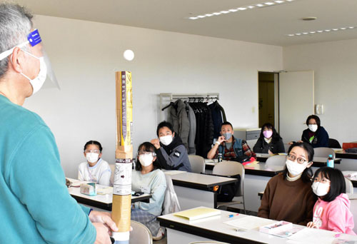 子供ら節目の授業楽しむ 根室の科学教室 全国から講師陣参加(2022-12-25)