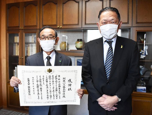 阿寒バスに大臣感謝状 社明運動の周知継続(2022-12-16)