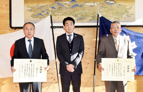 中川、福井氏に知事感謝状 職業能力開発功労者で貢献(2022-12-11)