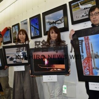 飛行機の魅力知って　愛好家らたんちょう釧路空港写真展(2023-01-04)