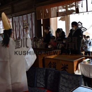 厳島、鳥取神社　初詣にぎわう(2023-01-03)