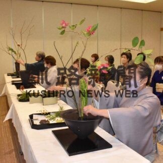 池坊根室支部初生け「心育み日々稽古を」(2023-01-10)