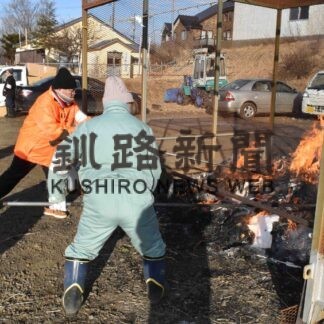 無病息災を祈願　根室金刀比羅神社で「どんど焼き」(2023-01-08)
