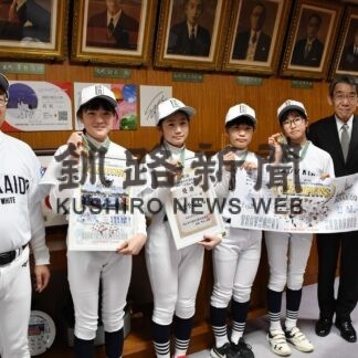 女子学童野球西日本大会連覇、道代表４選手が笑顔で報告(2023-01-17)