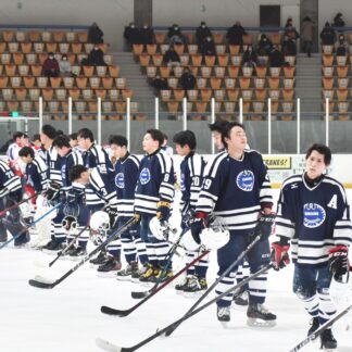 武修館 逆転で８強　全国高校アイスホッケー_2(2023-01-23)