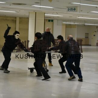 「無差別殺傷」の対応訓練　道警釧本、関係者と連携を強化(2023-02-18)