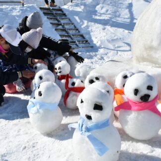 くしろ冬まつり開幕　雪だるま作りなど楽しむ(2023-02-05)