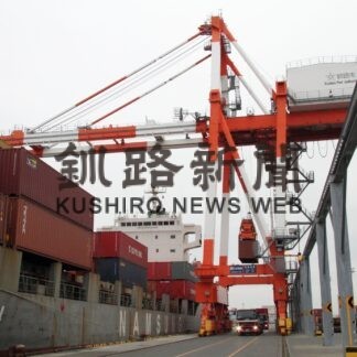 外貿コンテナ船運航継続へ　ガントリークレーン走行レール取り替え(2023-02-06)