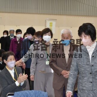 証書や記念メダル贈る　はなしのぶ大学で卒業式(2023-03-25)