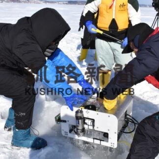厚岸翔洋高生 実証実験を見学　光通信で水中ロボット遠隔制御成功、ソフトバンクと東京海洋大(2023-03-12)