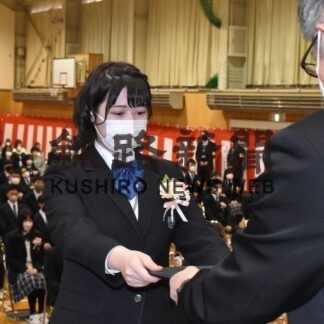 コロナ下、学びや巣立つ　根室管内公立高卒業式(2023-03-02)