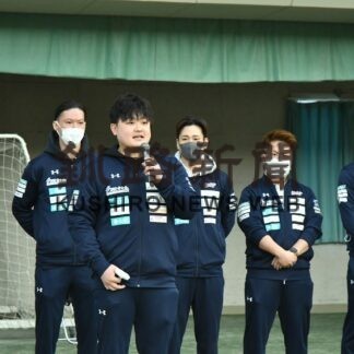 松野「家族、チームに感謝」、中島「皆の応援力になった」　クレインズ２選手引退セレモニー_1(2023-03-26)