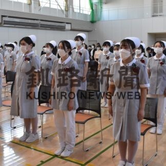 感謝胸に25人新たな一歩　釧路医師会看護専門学校卒業式(2023-03-06)
