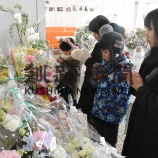 「ミルク　天国で幸せに」釧路市動物園の献花台で別れ惜しむ(2023-03-05)