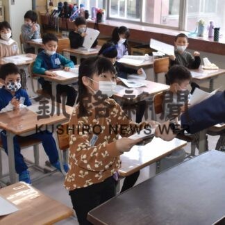 進級控え 気持ち新た　市立小中学校で修了式(2023-03-25)