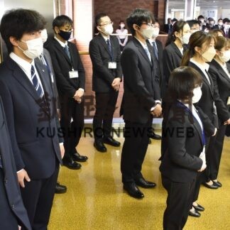 新人決意新た　釧根各地で辞令交付式_2(2023-04-04)