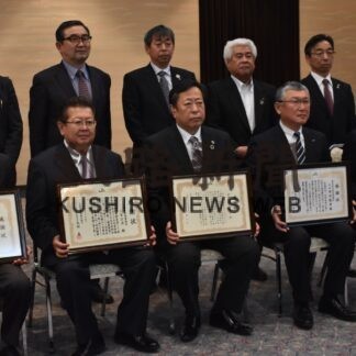 牛乳消費拡大に協力　建設業協会に感謝状(2023-05-01)