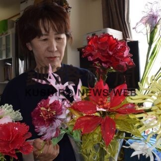 アメリカンフラワーに触れて　音別町在住の成田さん酪農の傍ら講師に(2023-04-25)