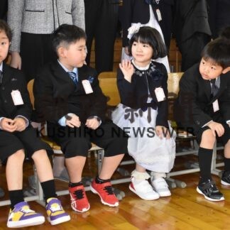 希望に胸膨らませ　小学校入学式(2023-04-07)