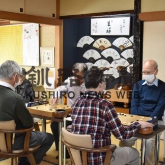 挑戦権獲得目指し熱戦　地区本因坊戦始まる(2023-04-03)