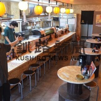 夕日や幣舞橋 シャッターに　居酒屋「浜ちゃん」開店(2023-04-21)