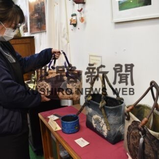 女性の手作り工芸品など展示販売　カタヤマホームセンター(2023-04-11)